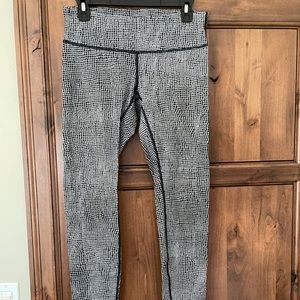 Lululemon black and white leggings